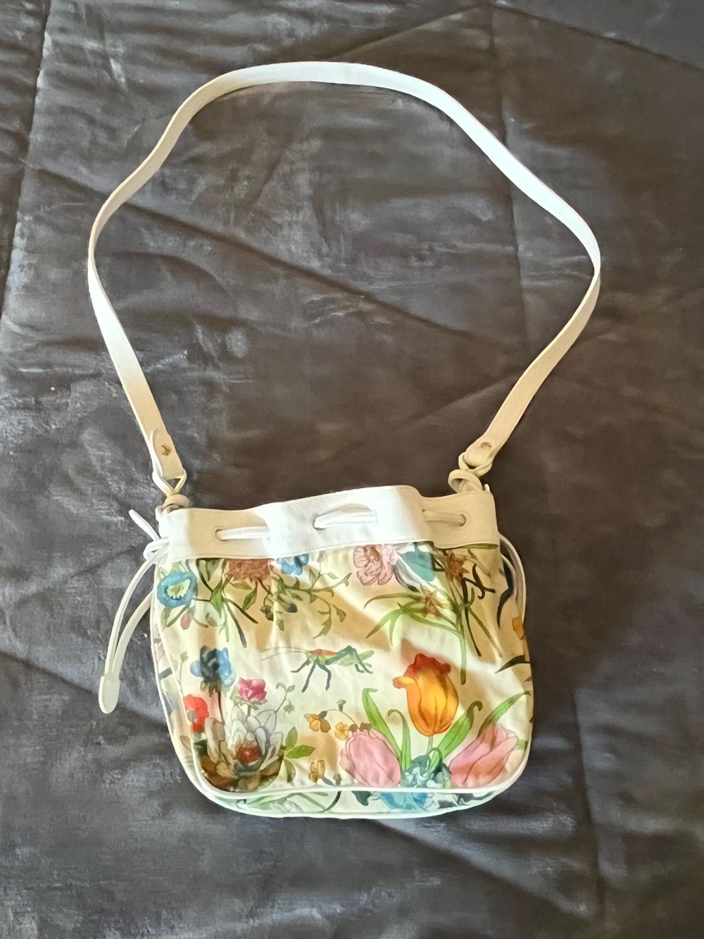Authentic Gucci small Floral Drawstring Shoulder Bag - Picture 2 of 6